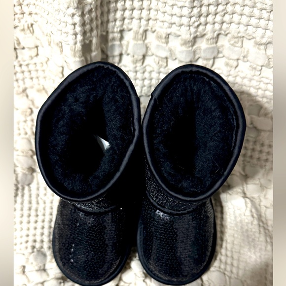 UGG Toddler Classic Short Chunky Sequin Pull-On Booties - Picture 5 of 8